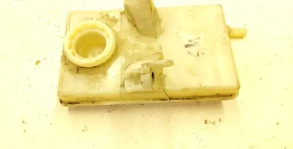 Brake fluid reservoir
