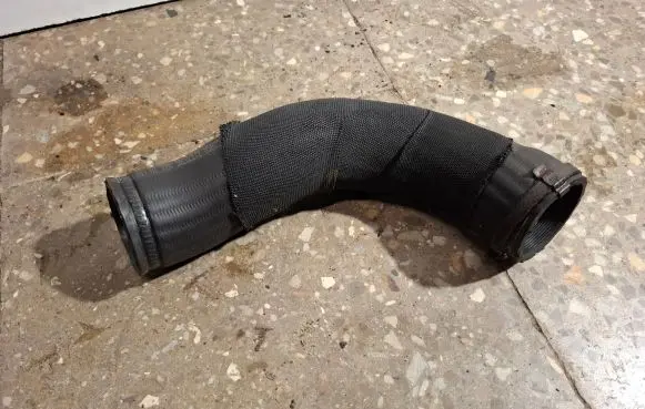 Volvo V60 Intercooler pipe mounting bracket 31370705