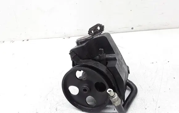 Peugeot 206 Power steering pump 9636868880