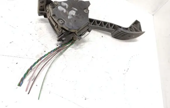 Volvo S70 V70 V70 XC Accelerator throttle pedal 9173131