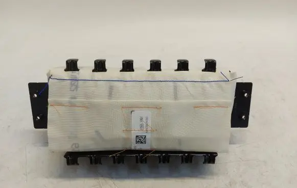 Tesla Model Y Passenger airbag 1077824-cn-f