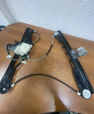 Mercedes-Benz E W211 Front door electric window regulator A2117200146
