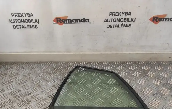 Toyota Prius (XW50) Rear vent window glass 6818947030