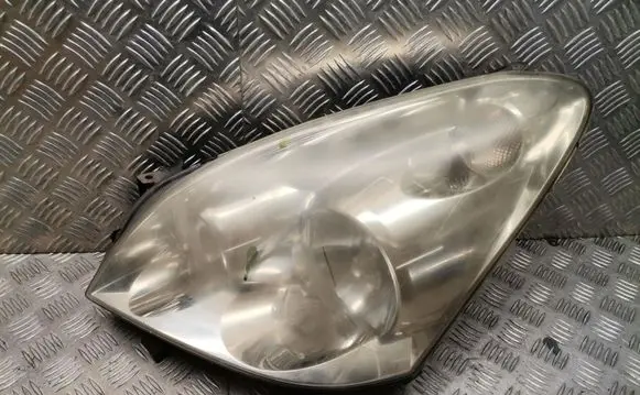 Toyota Corolla Verso AR10 Headlight/headlamp 3124l