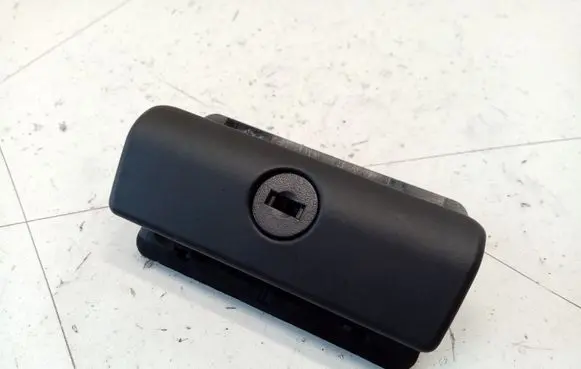 BMW 5 E39 Glove box lock 51168163017 51168163018