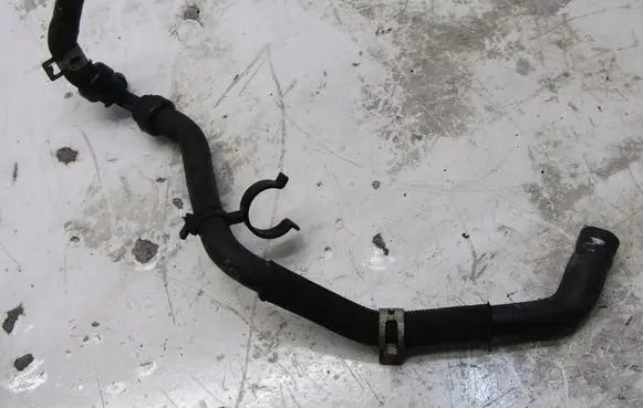 Nissan X-Trail T32 Engine coolant pipe/hose 13208052