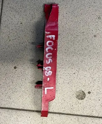 Front bumper mounting bracket