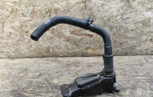 Mercedes-Benz B W246 W242 Breather/breather pipe/hose A2700103801