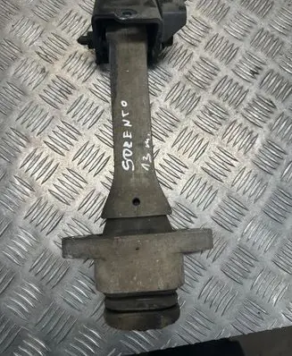 KIA Sorento Engine mount bracket 219572S000