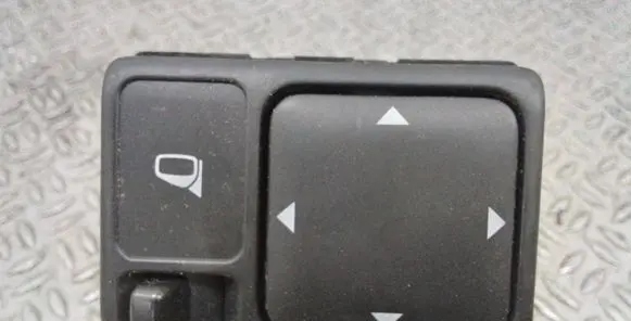 Wing mirror switch