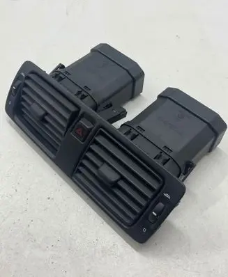 Volvo V50 Dash center air vent grill Y01144