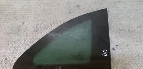 Renault Clio III Rear side window