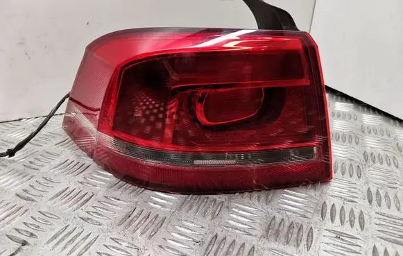 Volkswagen PASSAT B7 Rear/tail lights 3AE945095F
