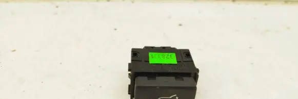 Subaru Outback (BS) Tailgate opening switch 