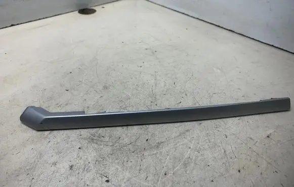 Dashboard glove box trim