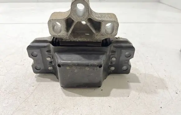 Skoda Superb B6 (3T) Engine mount bracket 3C0199555