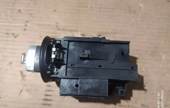 Volkswagen PASSAT B6 Ignition lock 3C0905843R
