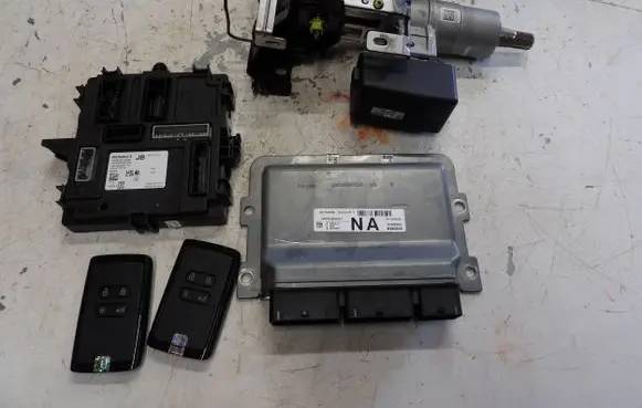Renault Clio V Engine ECU kit and lock set 237104639S 237104638S A3C0548530001