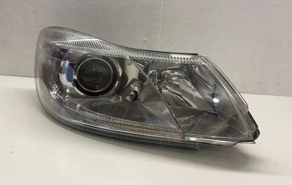 Skoda Octavia Mk2 (1Z) Headlight/headlamp 1Z1941018 1ZL24705220 24705220000003