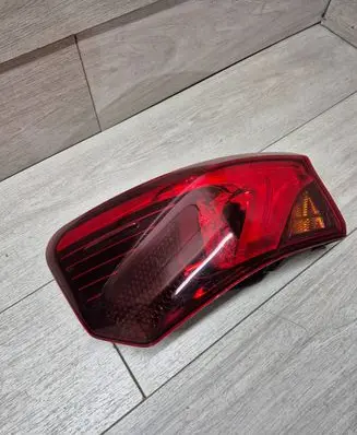 Toyota Avensis T270 Rear/tail lights 81560-05310