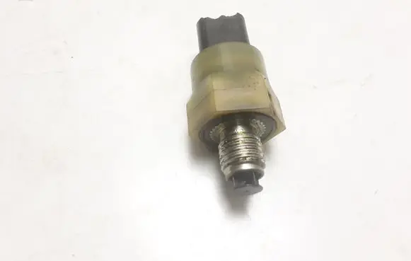 Volvo S60 Oil pressure sensor 31405635