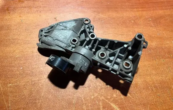 Renault Scenic II - Grand scenic II Generator/alternator bracket 8200669494