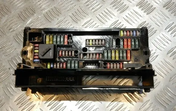 BMW 5 F10 F11 Fuse module 9252815 46255