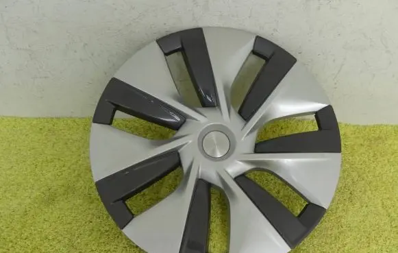 Tesla Model Y R19 wheel hub/cap/trim 1044235-00-C