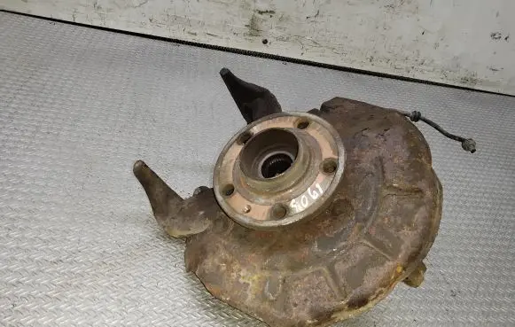 Skoda Fabia Mk1 (6Y) Front wheel hub spindle knuckle