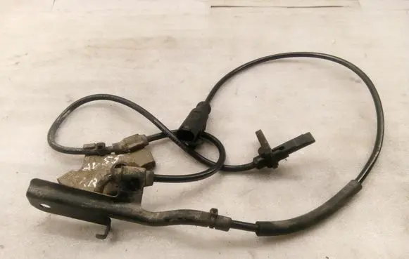 Toyota Avensis T270 ABS brake wheel speed sensor 8954302061