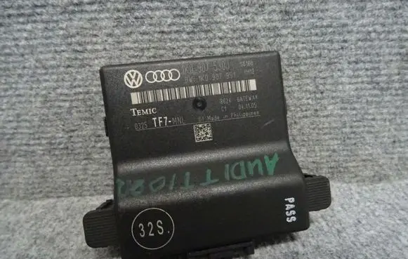 Audi A3 S3 A3 Sportback 8P Gateway control module 1K0907530J
