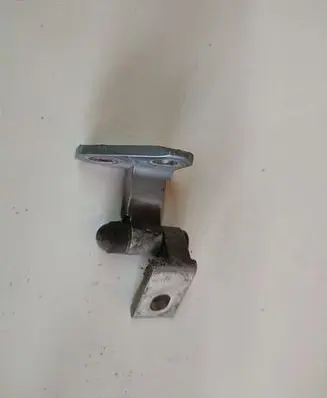 Volkswagen PASSAT B6 Front door upper hinge