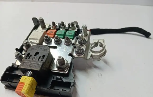 Maserati Levante Battery relay fuse 
