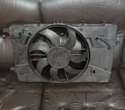 Opel Zafira C Radiator cooling fan shroud 0130308486 16470896