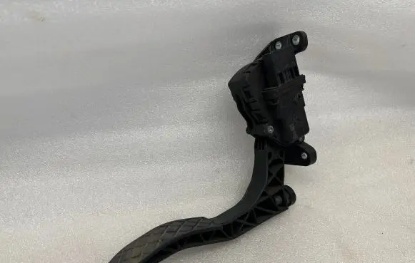 Audi A6 S6 C6 4F Accelerator throttle pedal 4F1723523A 6PV00898404