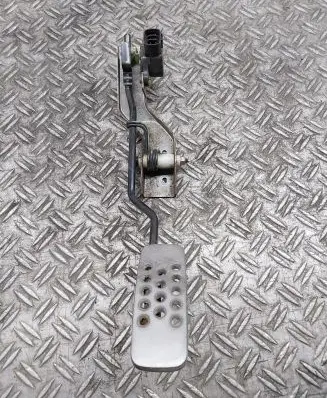 Nissan X-Trail T30 Accelerator throttle pedal