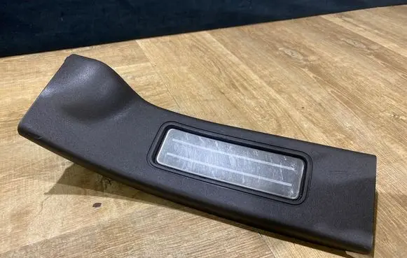Land Rover Discovery 5 Foot area side trim HY3213244A 156137031 186205241