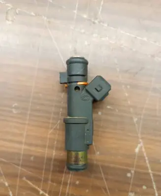 Peugeot 607 Fuel injector 01f004a