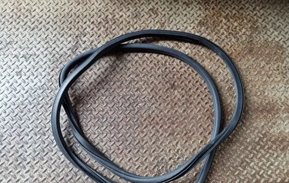 Volkswagen Tiguan Allspace Rear door rubber seal (on body) 5NN867913