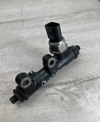 Land Rover Discovery 3 - LR3 Fuel main line pipe 55PP0402 0625352778 210625352778