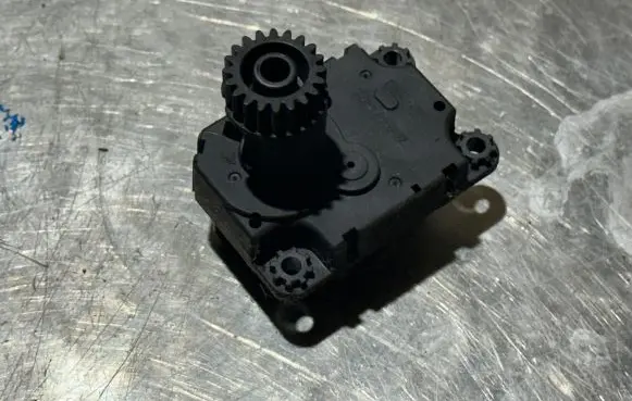 Citroen C4 Cactus Air flap motor/actuator Z5509001