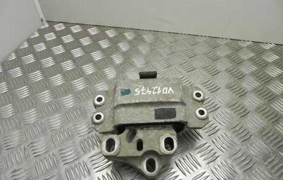 Volkswagen Tiguan Engine mount bracket 5N0199555 VD12476