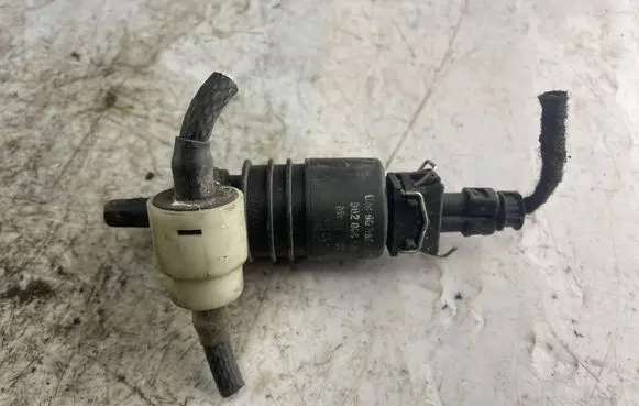 Opel Zafira A Windscreen/windshield washer pump 90585762