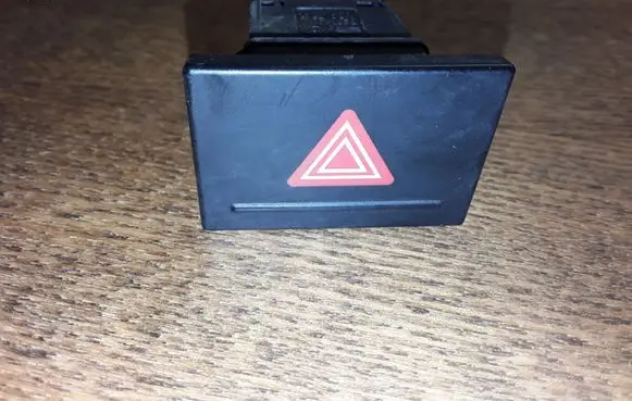 Volkswagen Touareg I Hazard light switch 7L6953235A