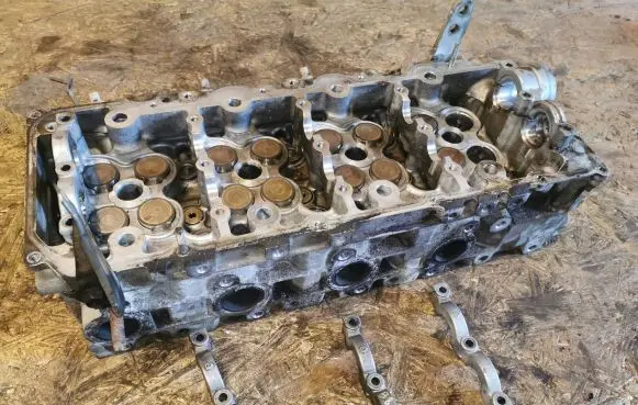 Toyota Hilux (AN10, AN20, AN30) Engine head 5906208 I13033 Y110-4