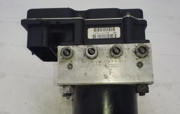 Skoda Fabia Mk2 (5J) ABS Pump 6R0614117F 0265232276 6R0907379J