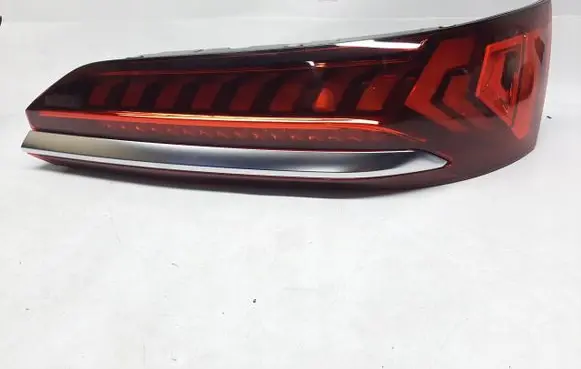 Audi Q7 4M Rear/tail lights 4M0945308A