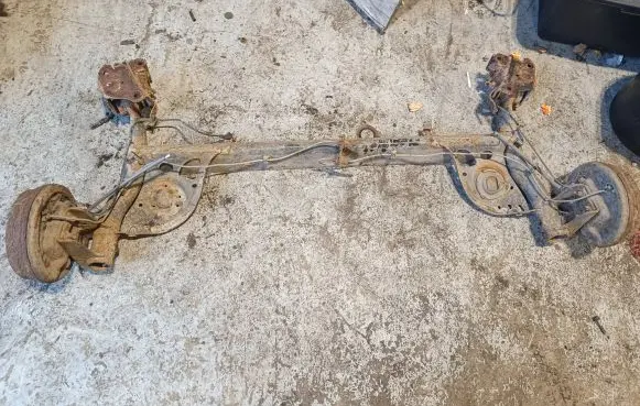 Nissan Note (E11) Rear axle beam 