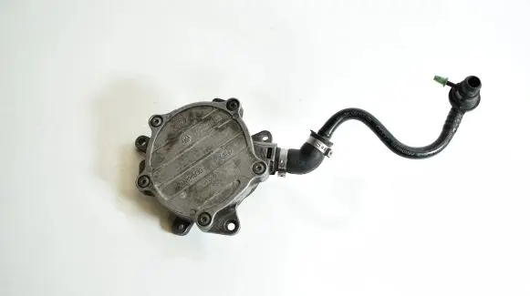 Audi A4 S4 B7 8E 8H Vacuum pump 06D145100