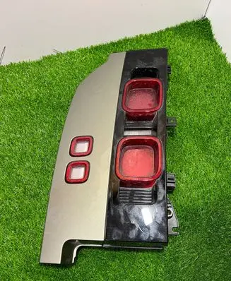 Land Rover Defender Rear/tail lights L8B213405A 00211147 L8B213405C